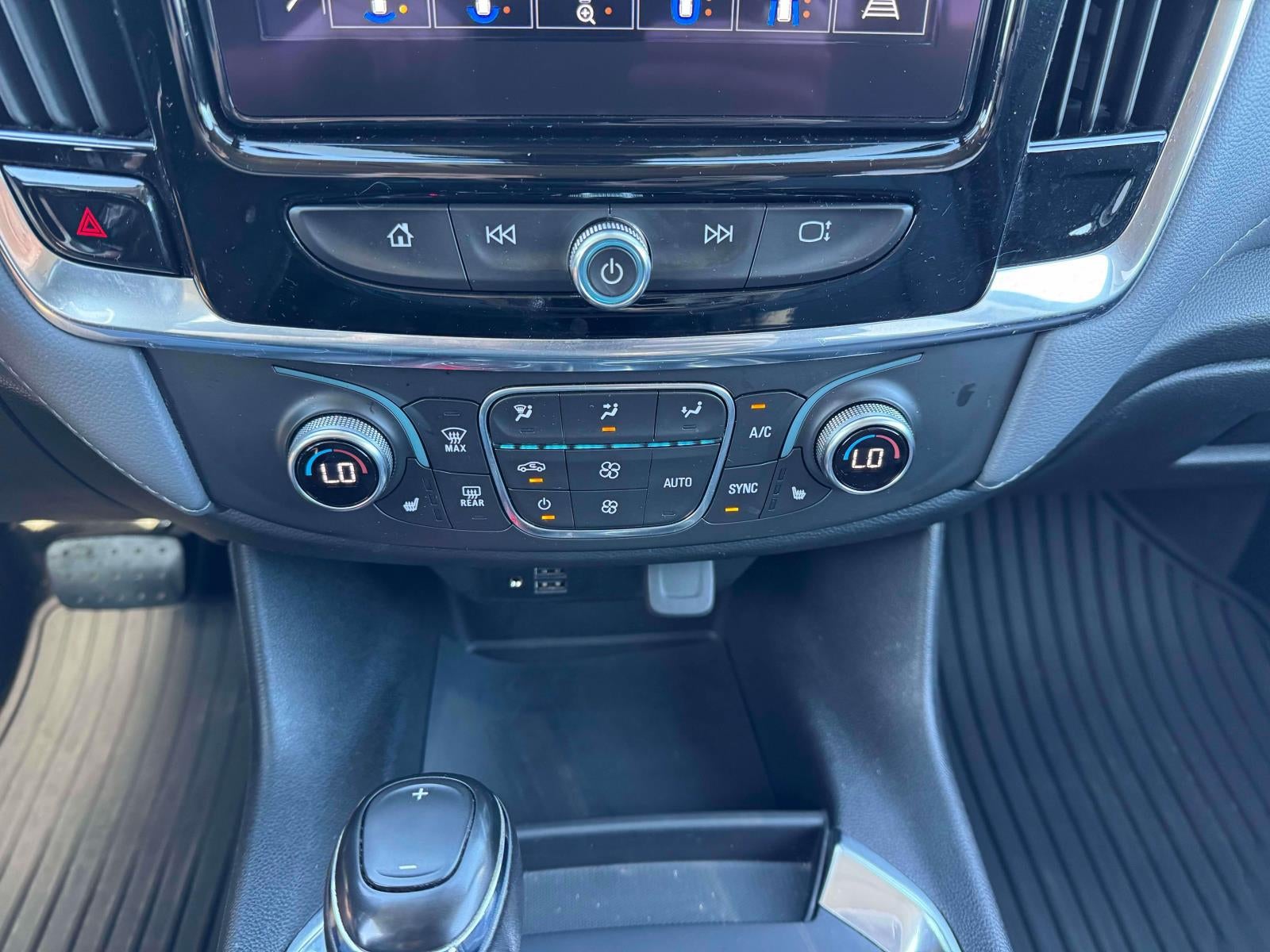 2020 Chevrolet Traverse AWD LT Leather