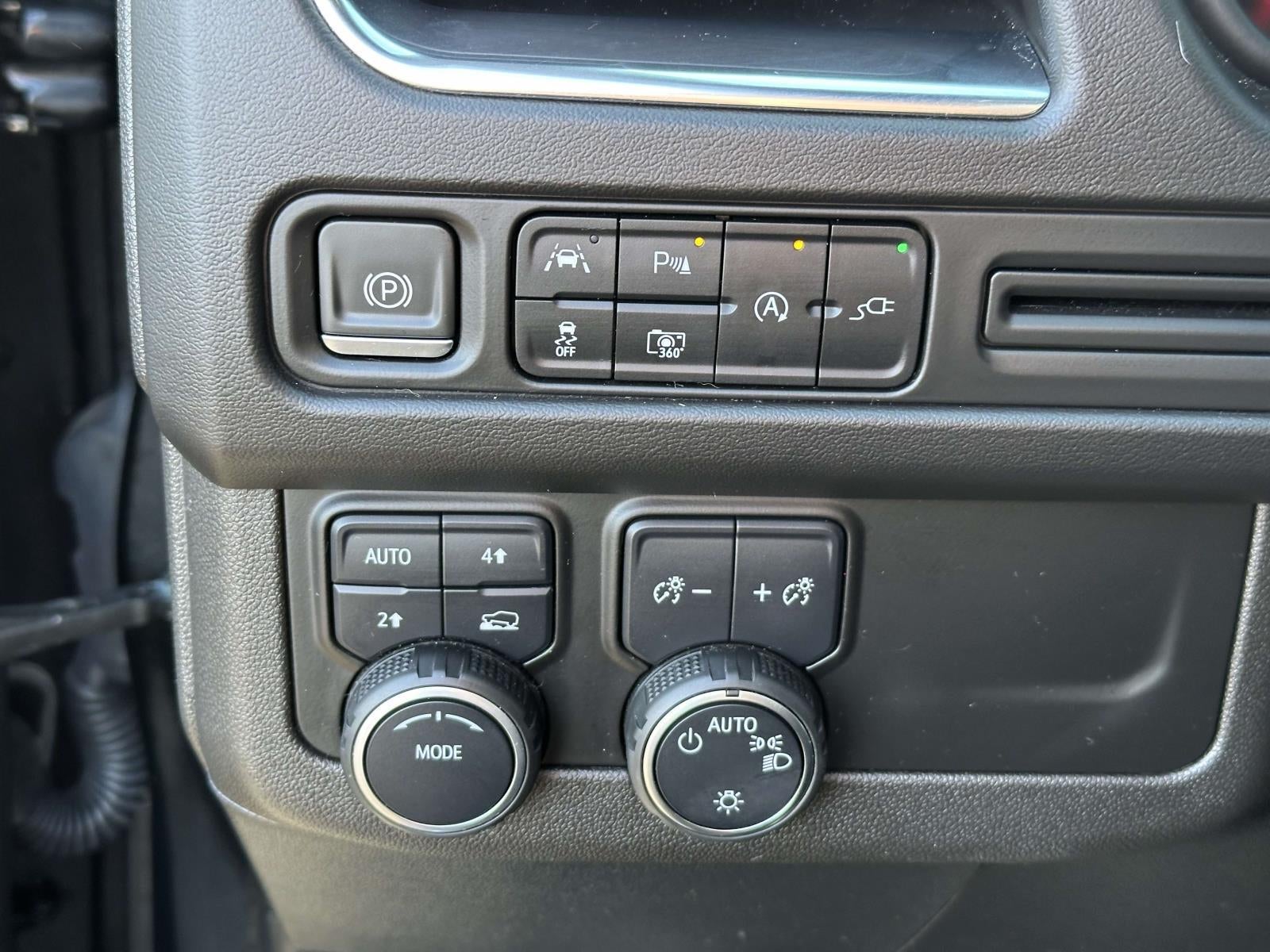 2022 Chevrolet Suburban 4WD RST