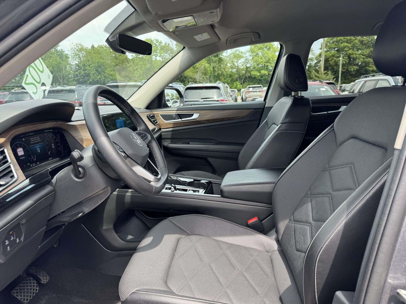 2024 Volkswagen Atlas 2.0T SE w/Technology