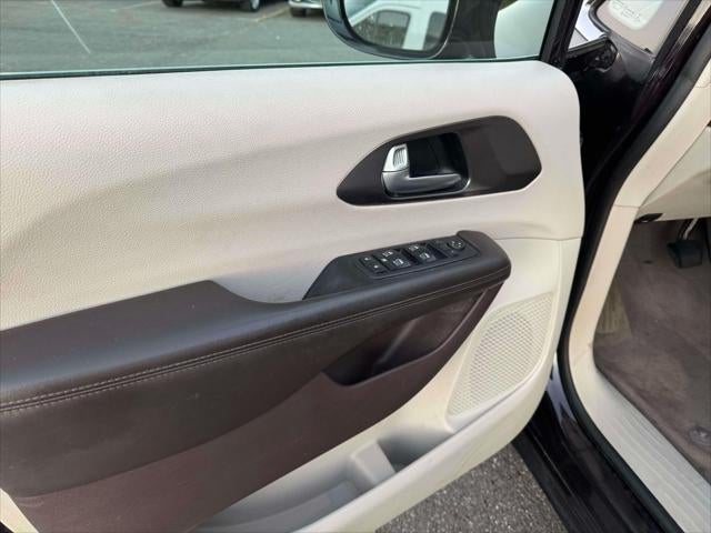 2017 Chrysler Pacifica Touring-L Plus
