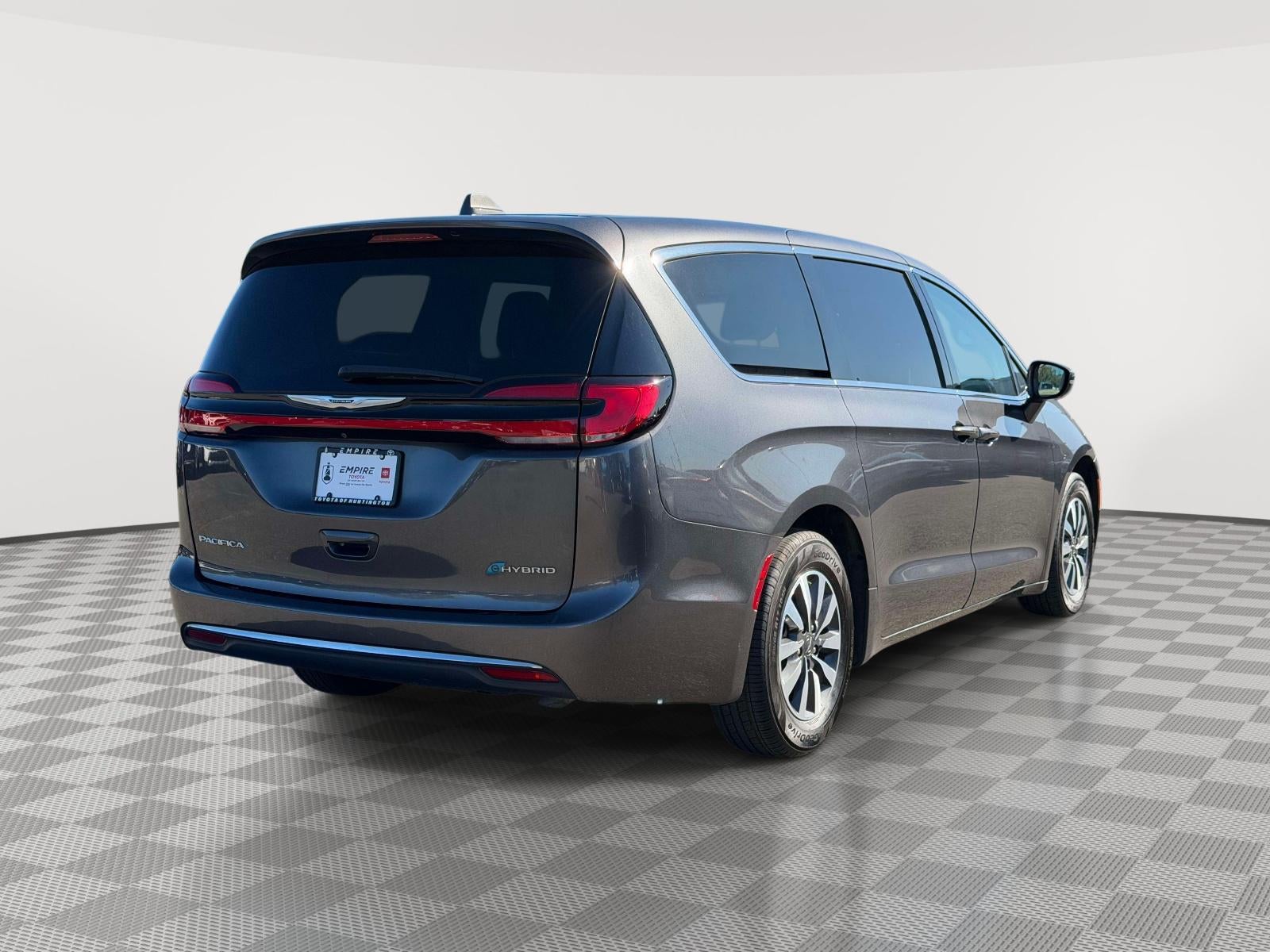 2022 Chrysler Pacifica Hybrid Touring L