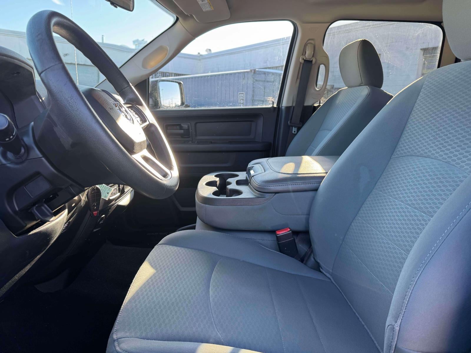 2018 RAM 1500 Express Crew Cab 4x4 57' Box