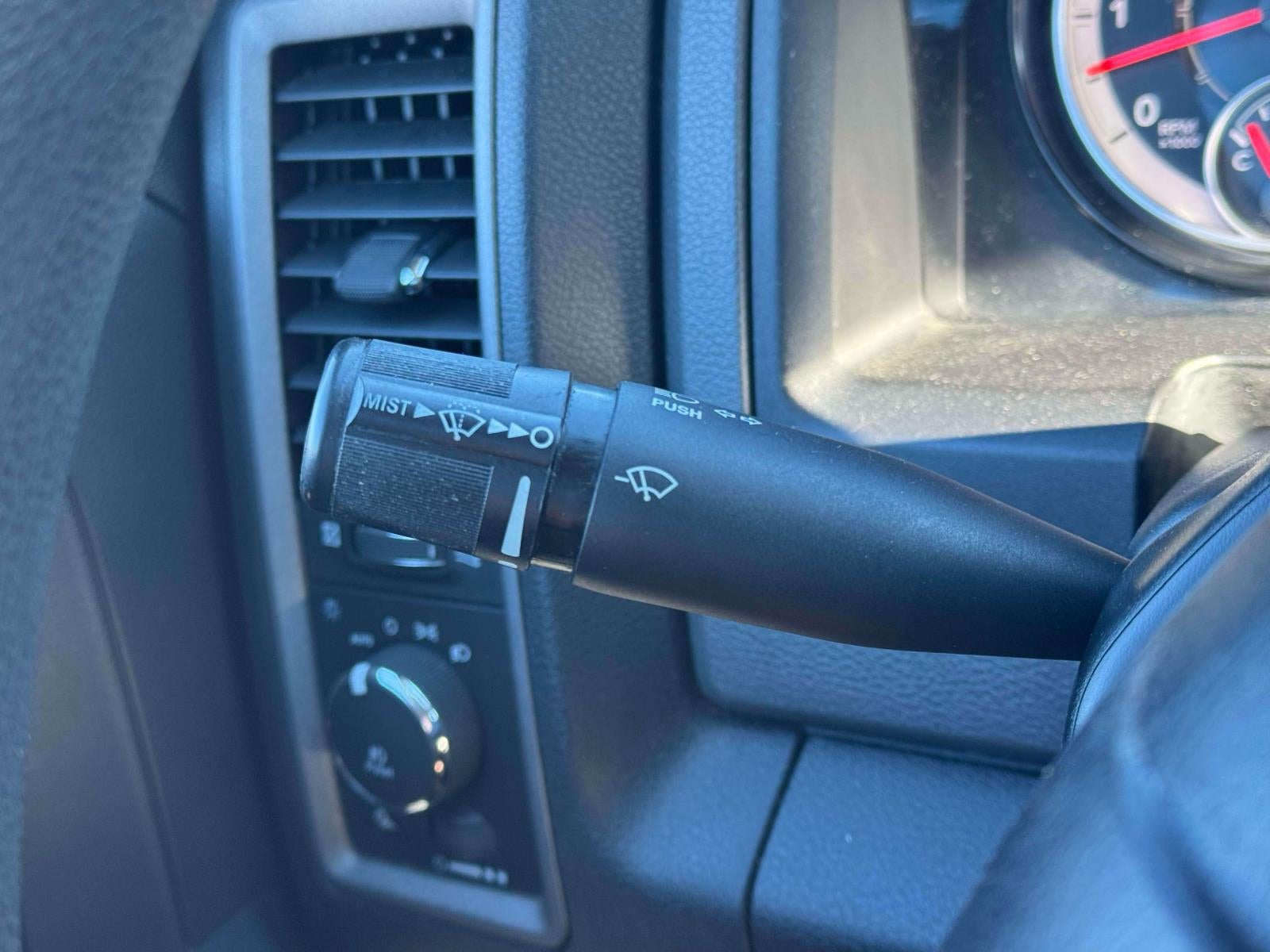 2018 RAM 1500 Express Crew Cab 4x4 57' Box