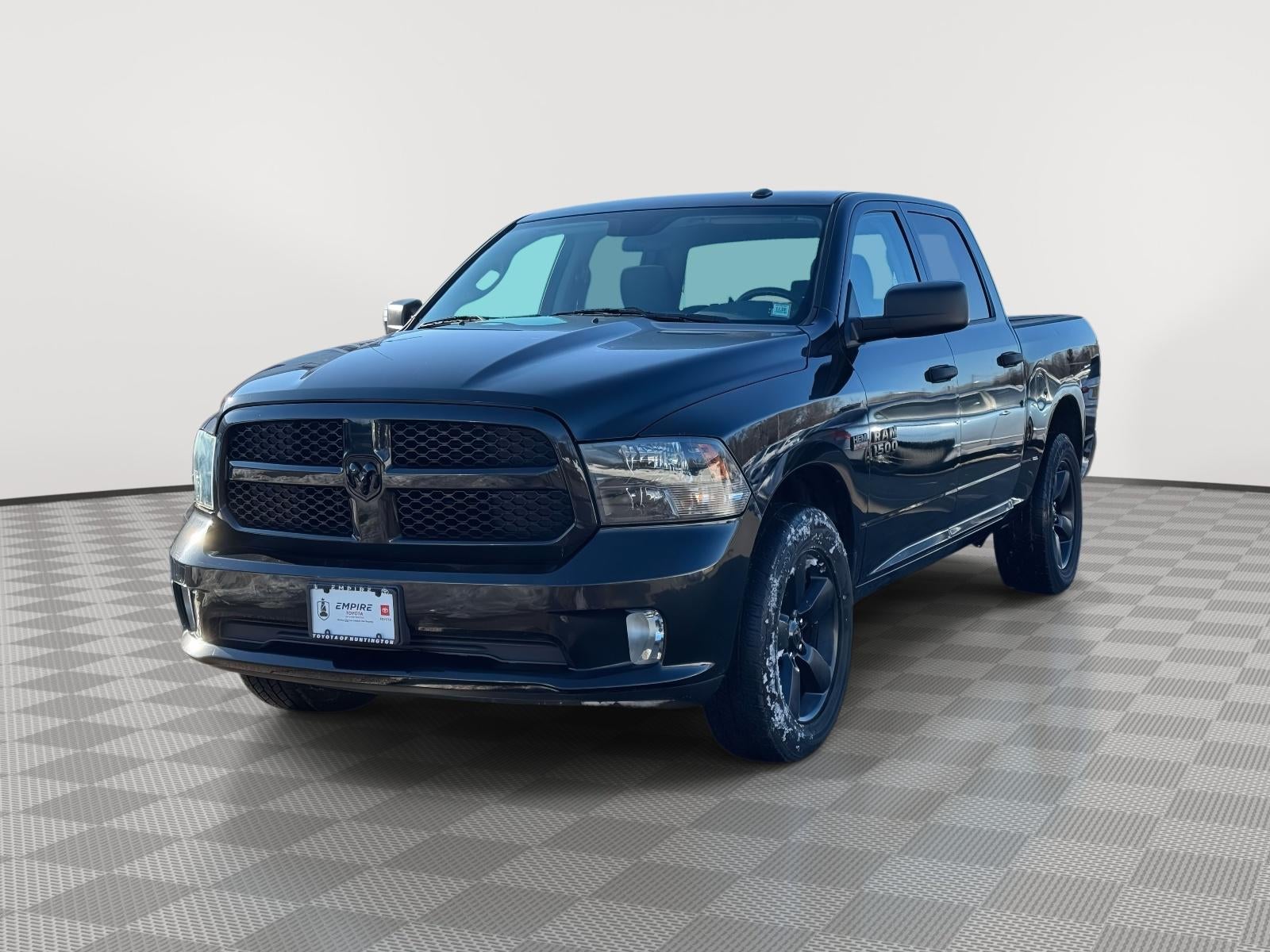 2018 RAM 1500 Express Crew Cab 4x4 57' Box