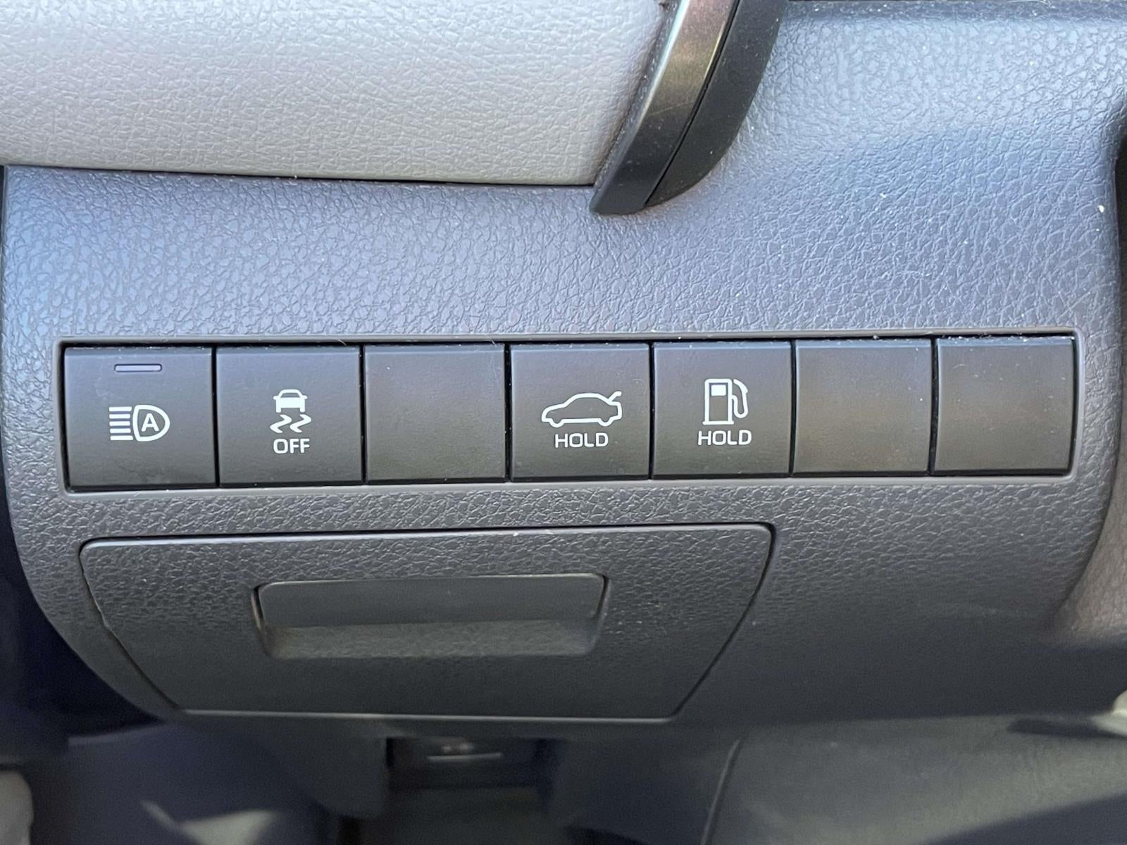 2022 Toyota Camry Hybrid LE