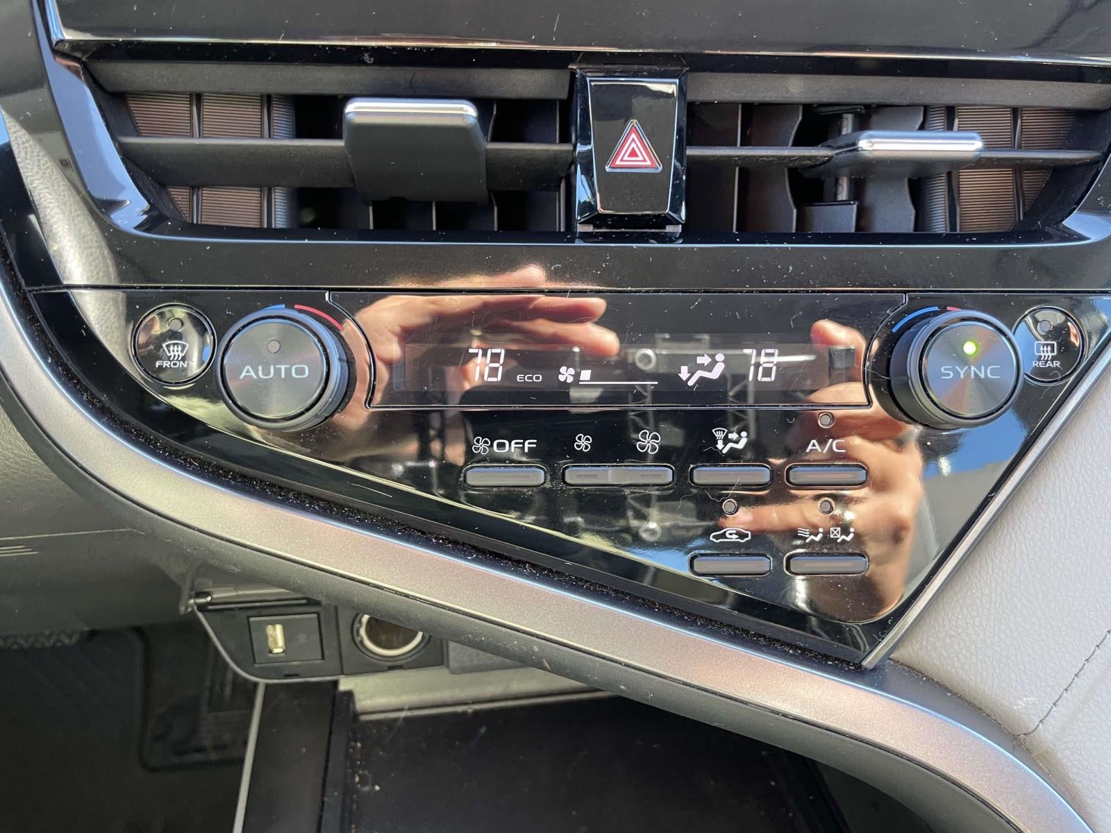 2022 Toyota Camry Hybrid LE
