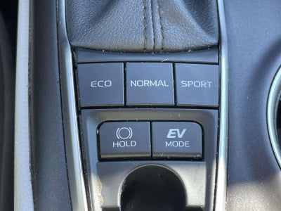 2022 Toyota Camry Hybrid LE