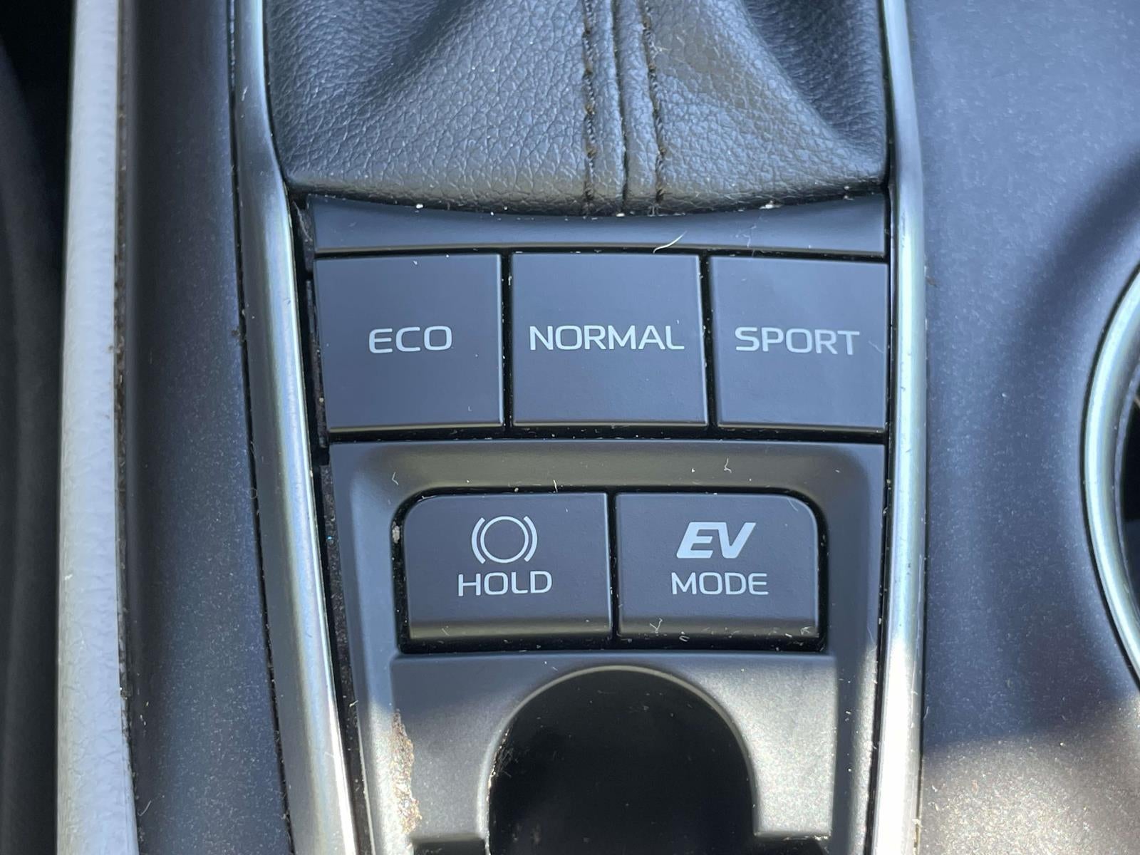 2022 Toyota Camry Hybrid LE
