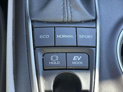 2022 Toyota Camry Hybrid LE