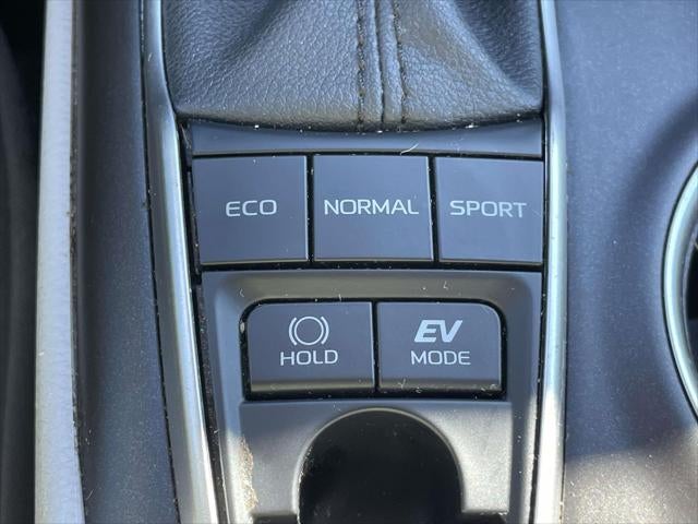 2022 Toyota Camry Hybrid LE