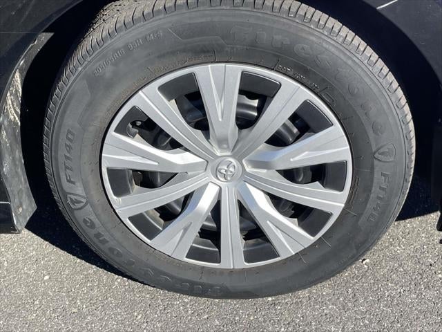 2022 Toyota Camry Hybrid LE