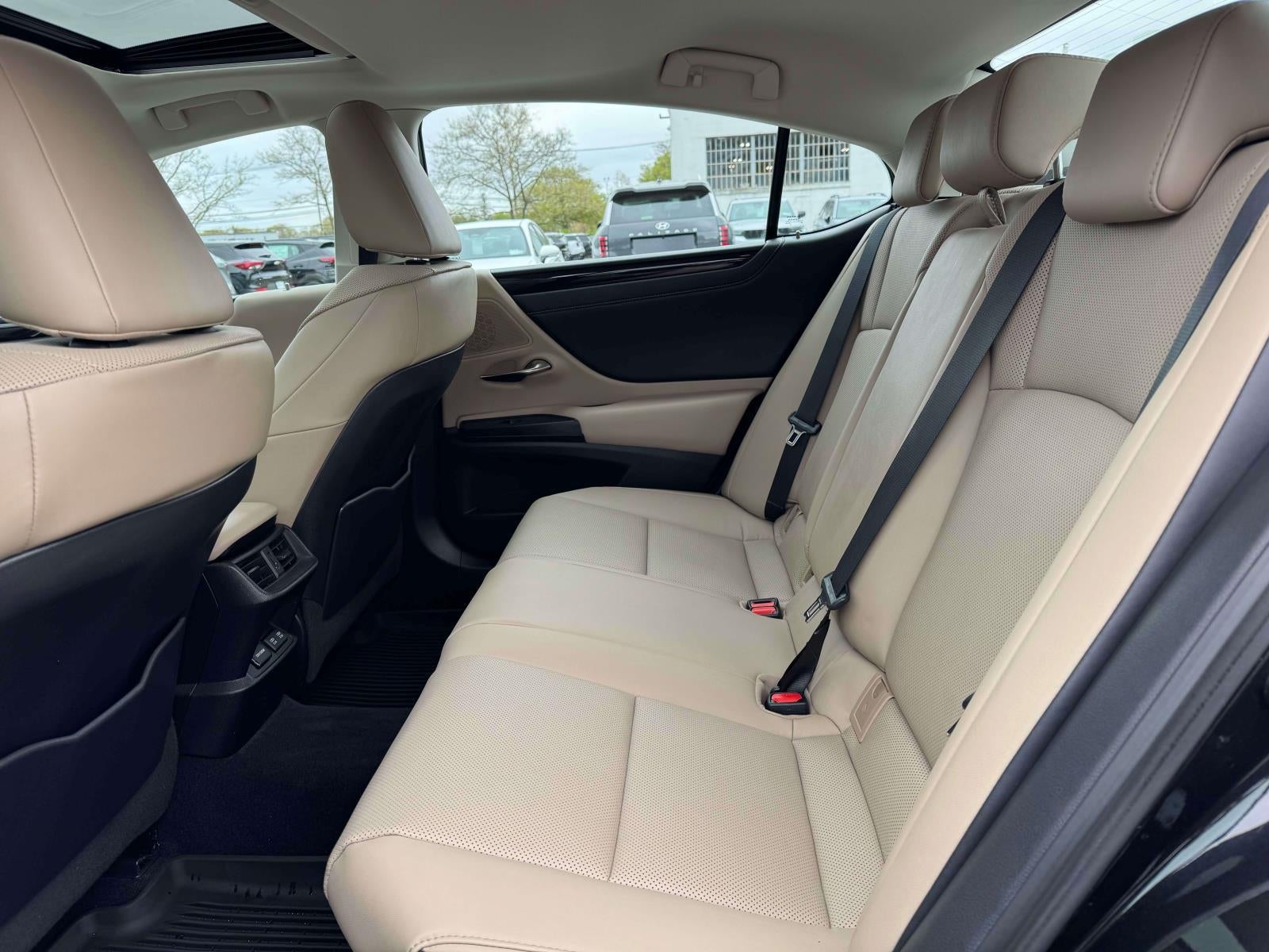 2021 Lexus ES 300h 300h