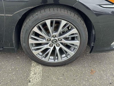 2021 Lexus ES 300h 300h