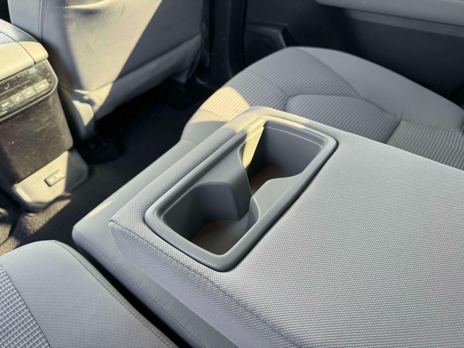 2022 Toyota Highlander Hybrid LE