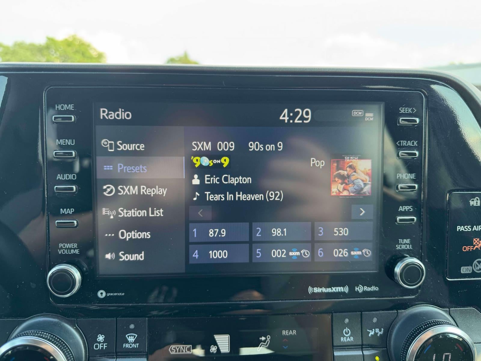 2022 Toyota Highlander Hybrid LE