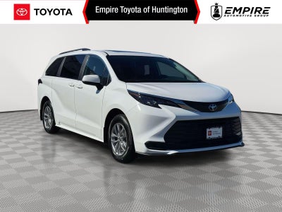 2025 Toyota Sienna LE
