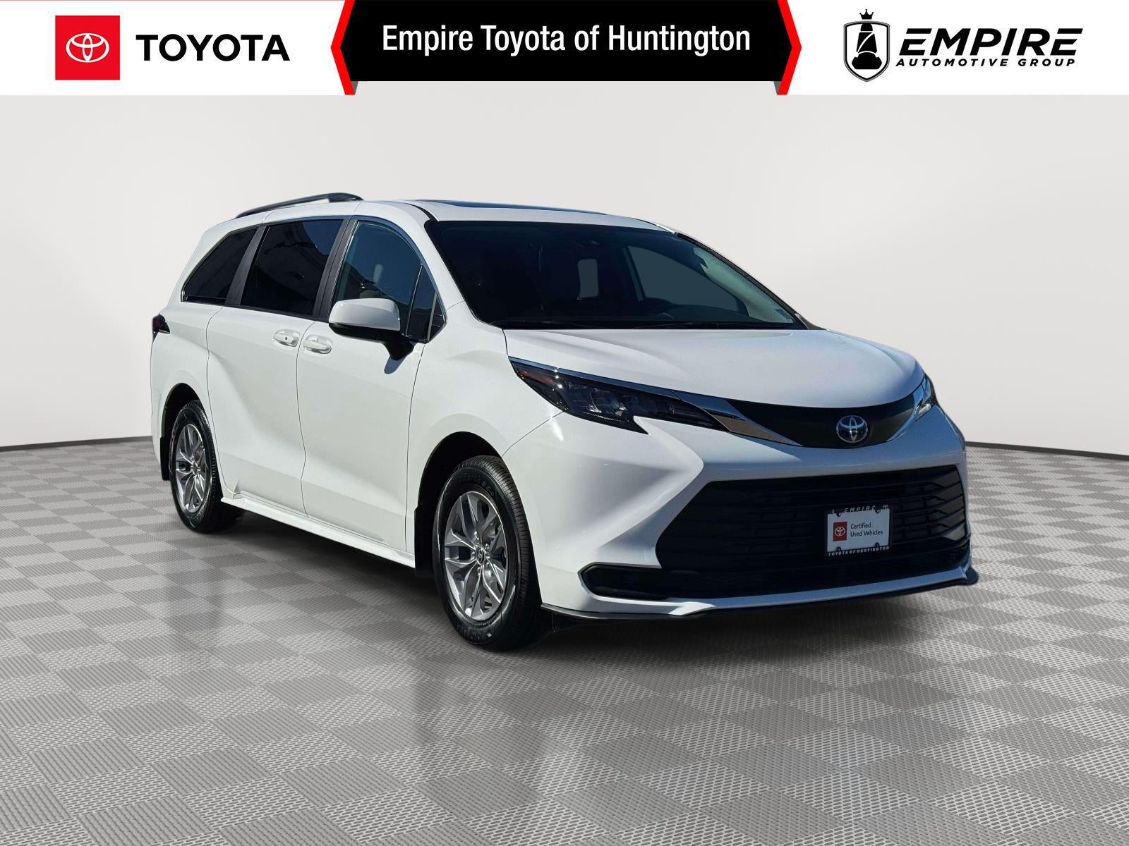 2025 Toyota Sienna LE
