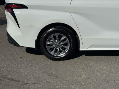 2025 Toyota Sienna LE