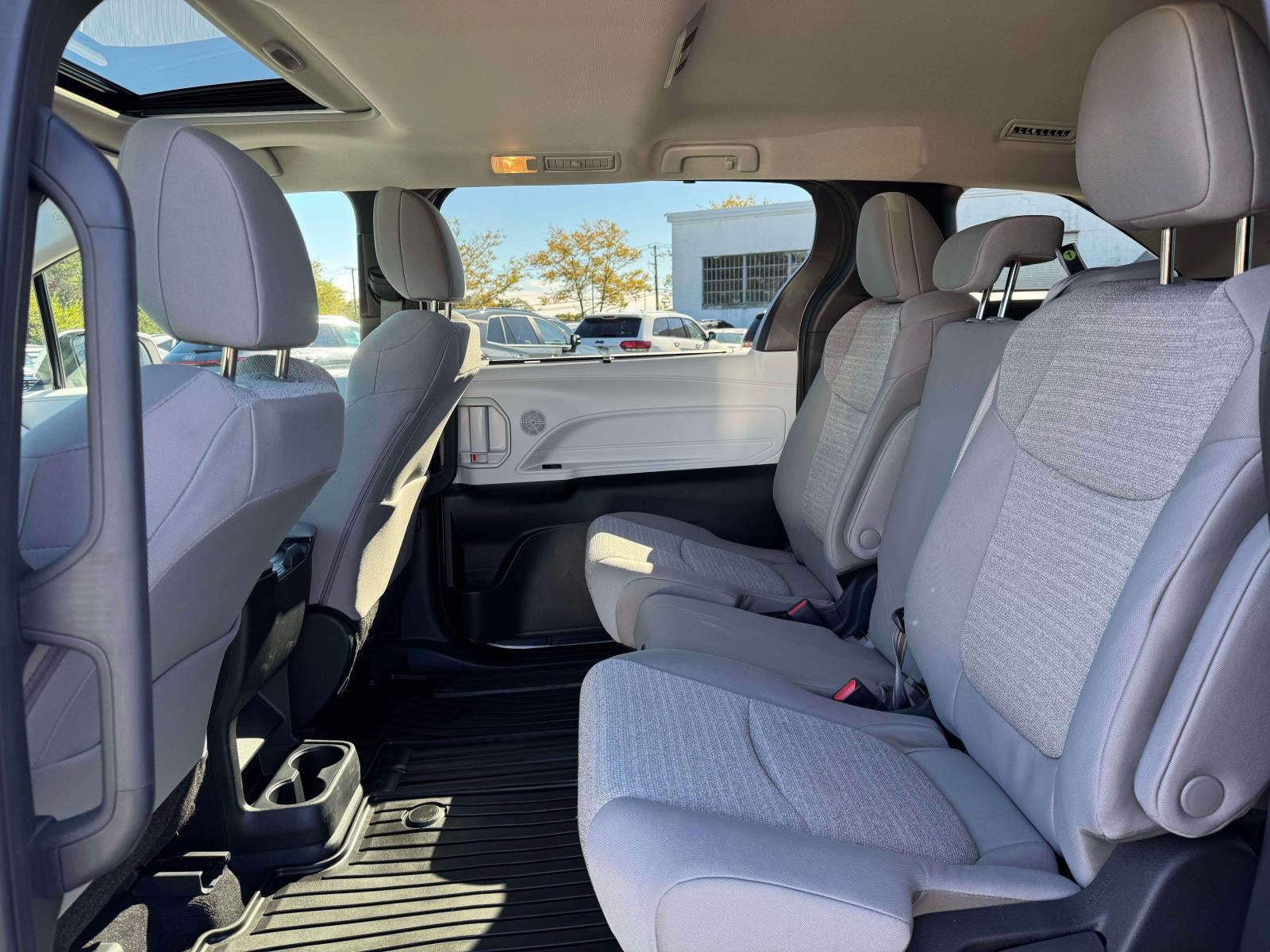 2025 Toyota Sienna LE