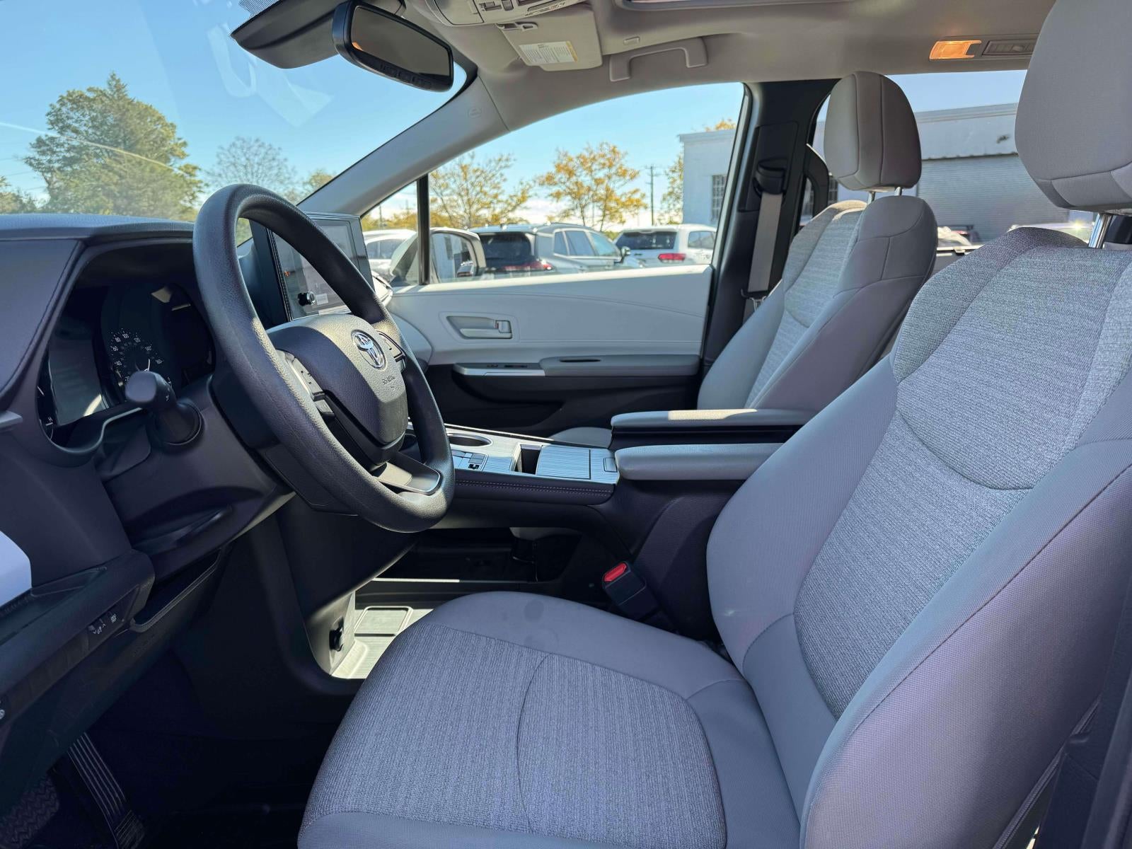 2025 Toyota Sienna LE