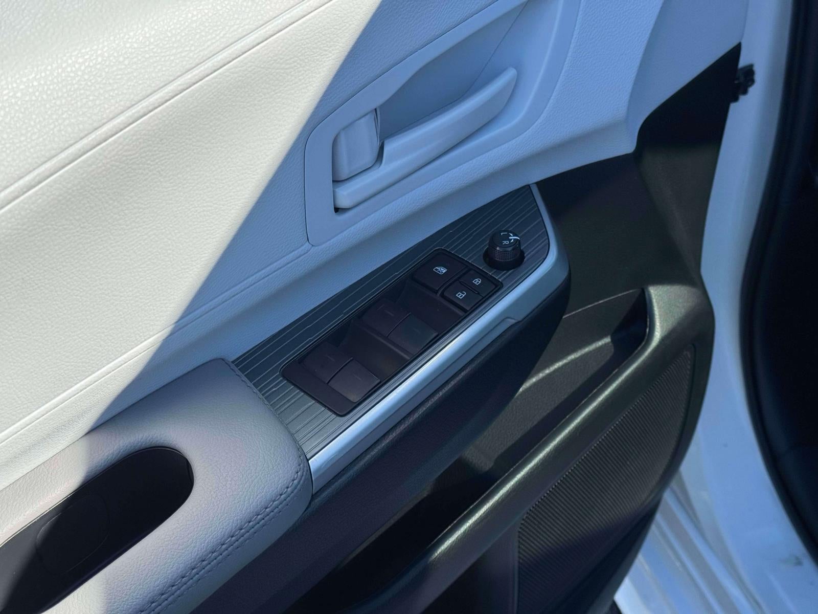 2025 Toyota Sienna LE