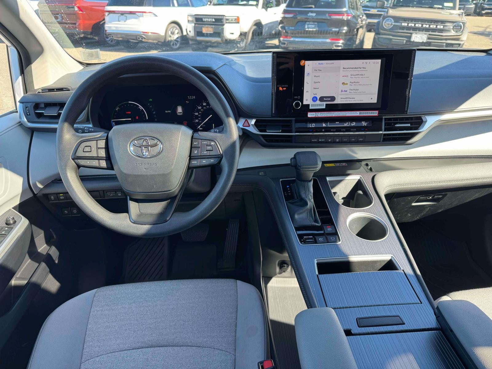 2025 Toyota Sienna LE