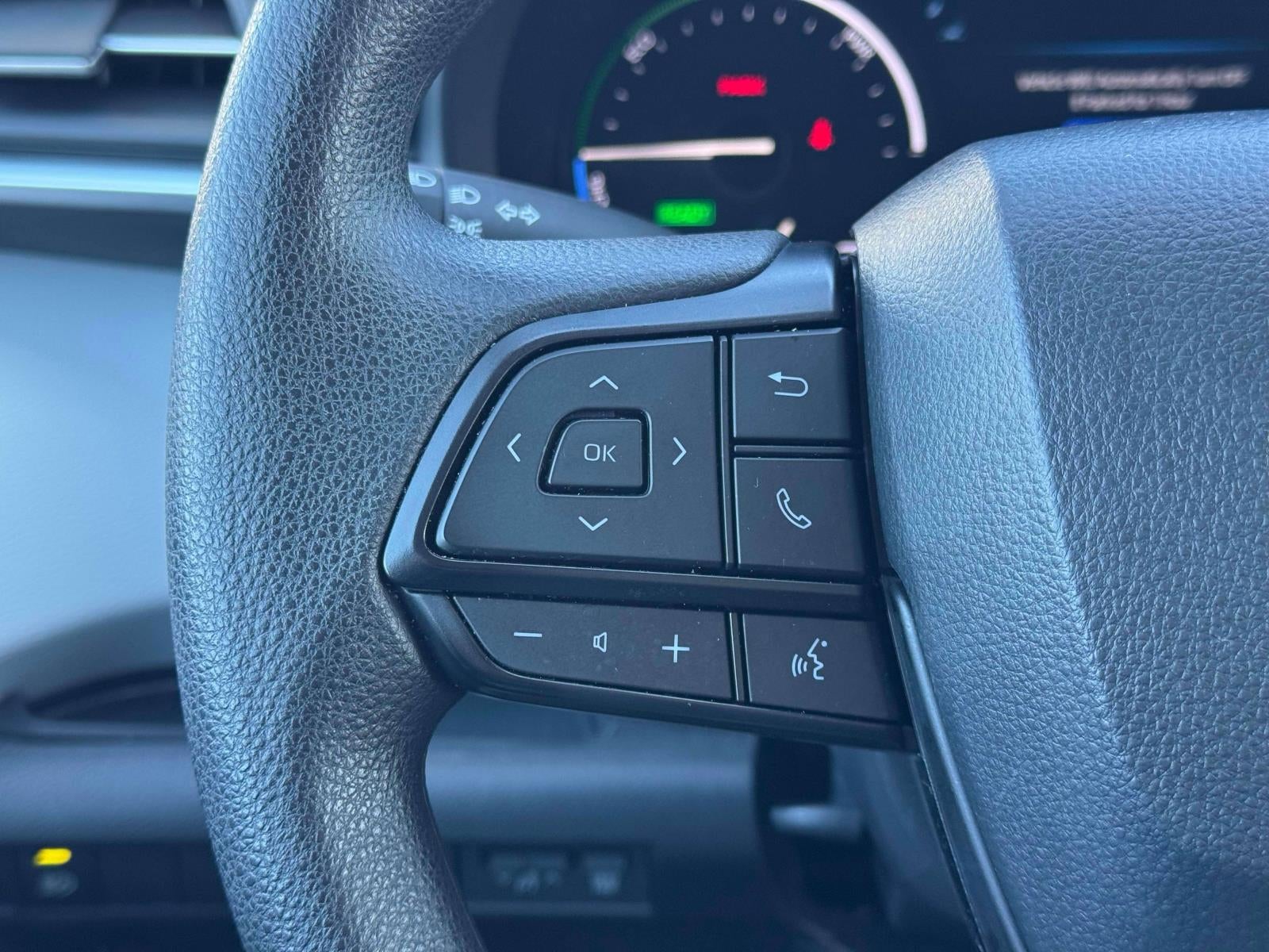 2025 Toyota Sienna LE