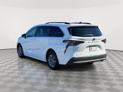 2025 Toyota Sienna LE