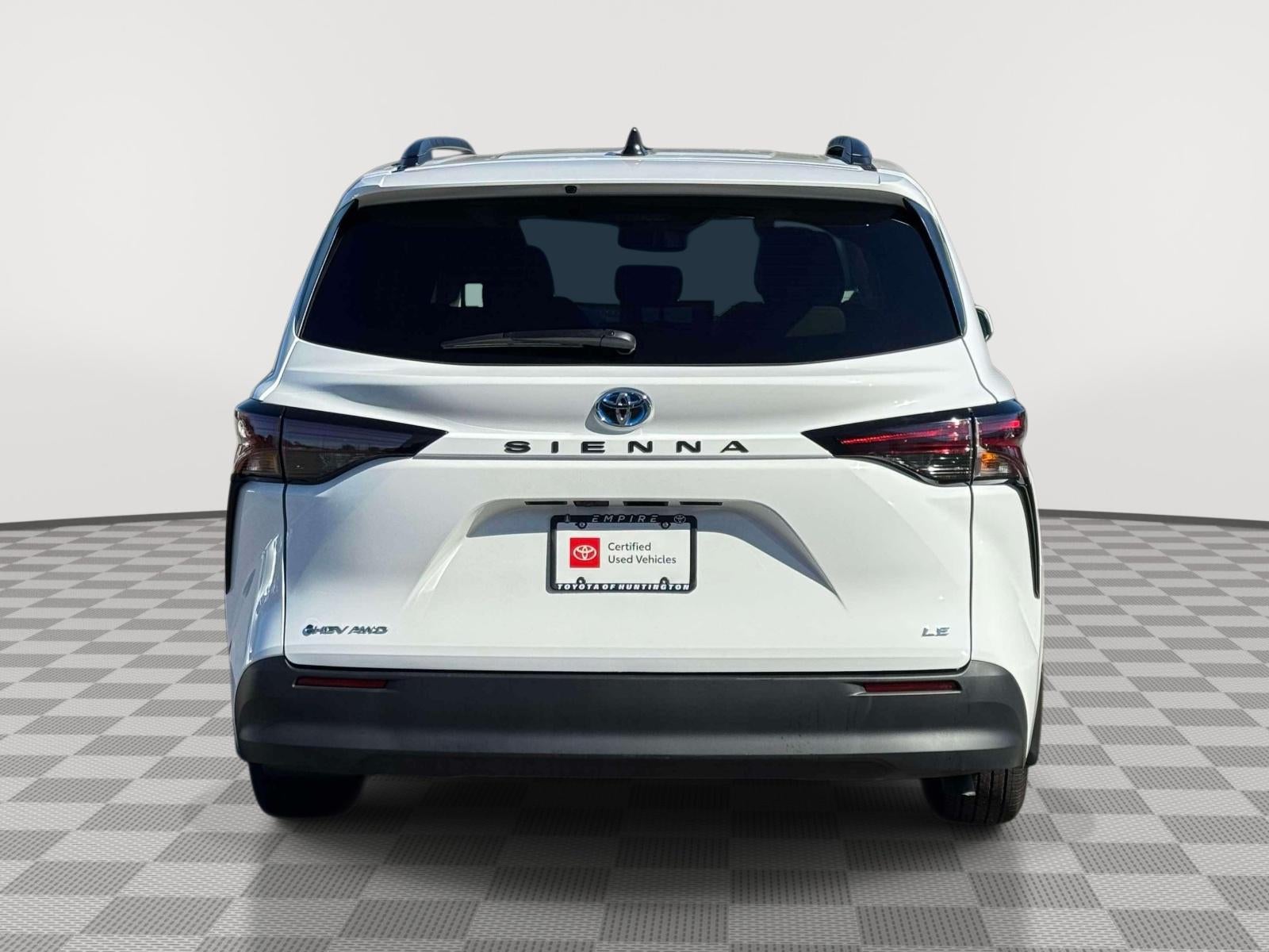 2025 Toyota Sienna LE