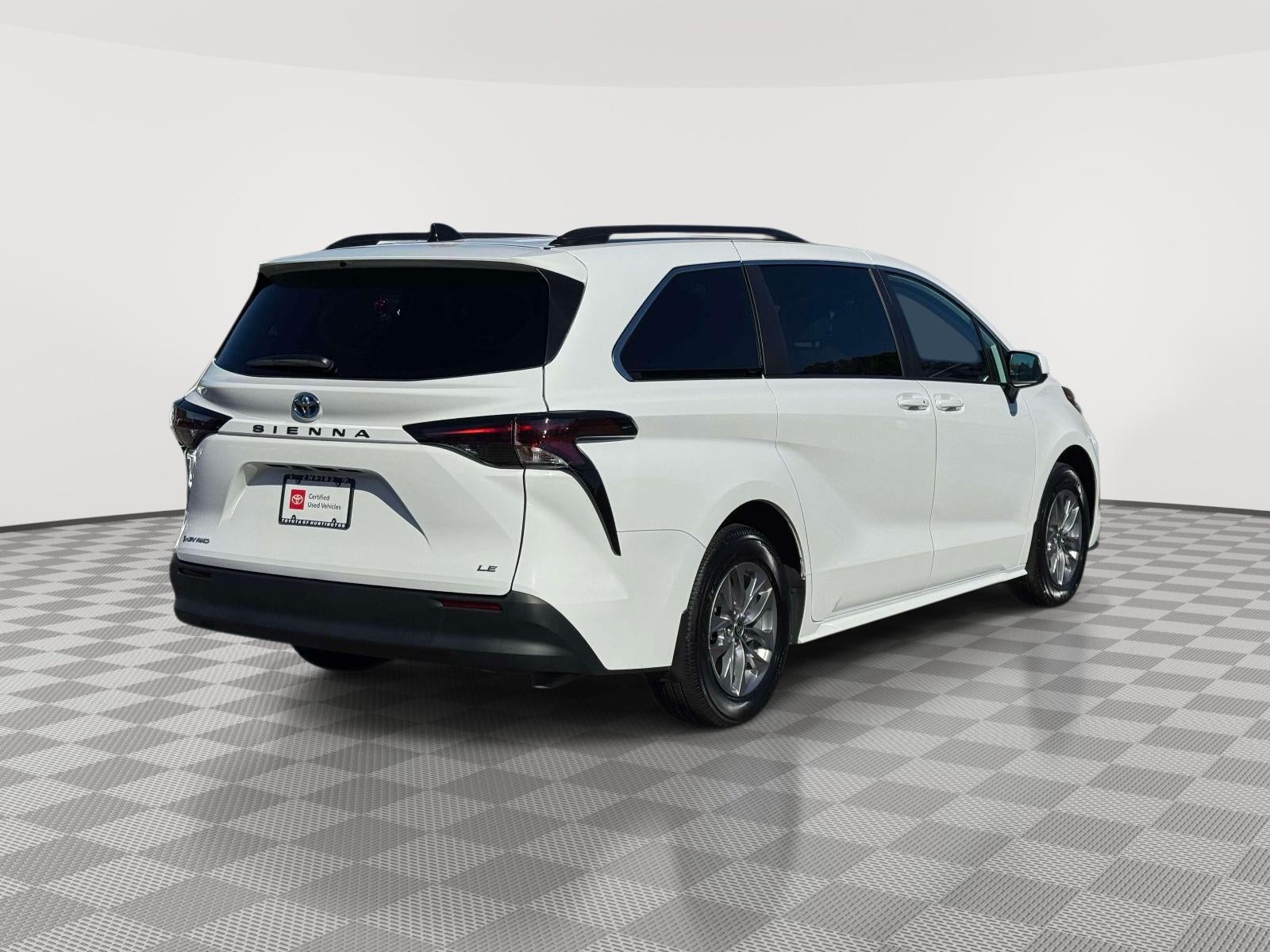 2025 Toyota Sienna LE