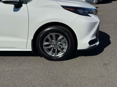 2025 Toyota Sienna LE