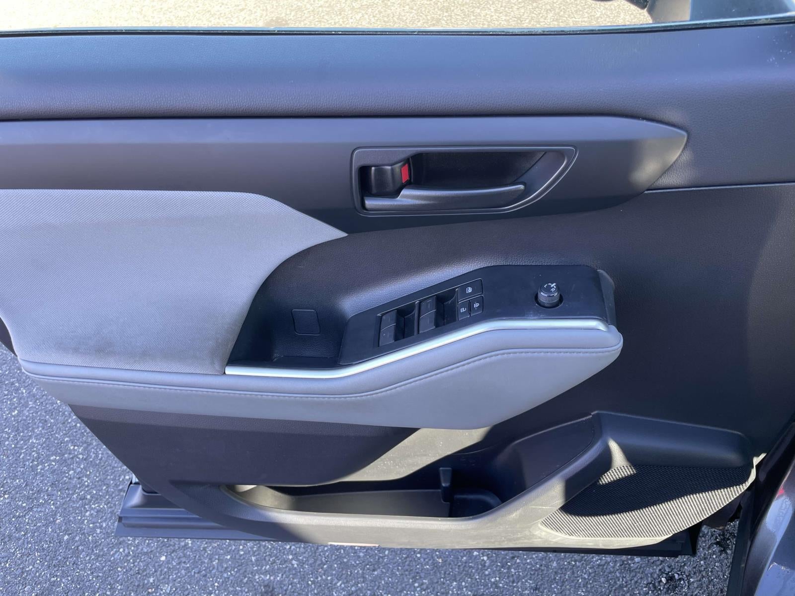 2020 Toyota Highlander LE