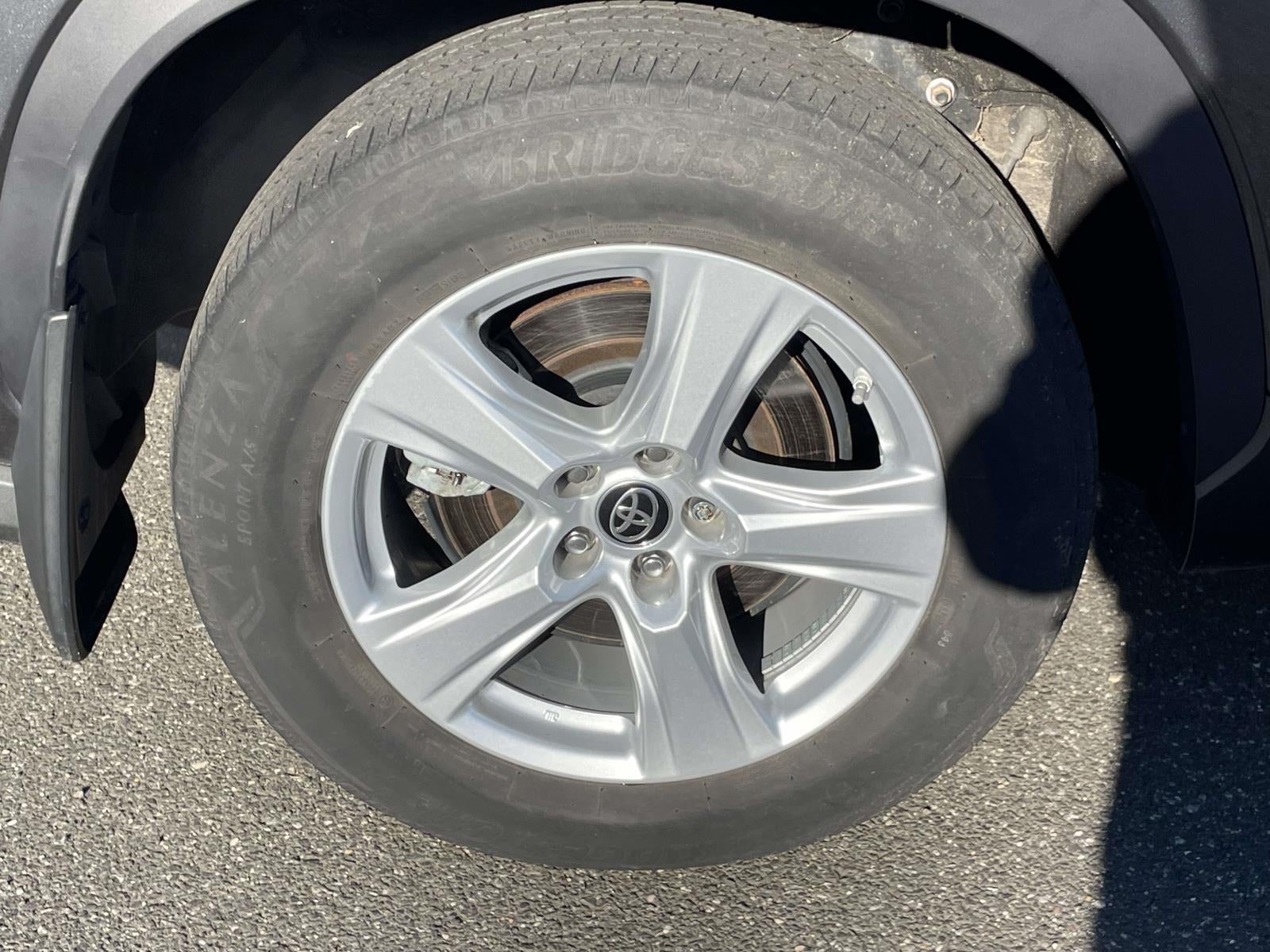 2020 Toyota Highlander LE