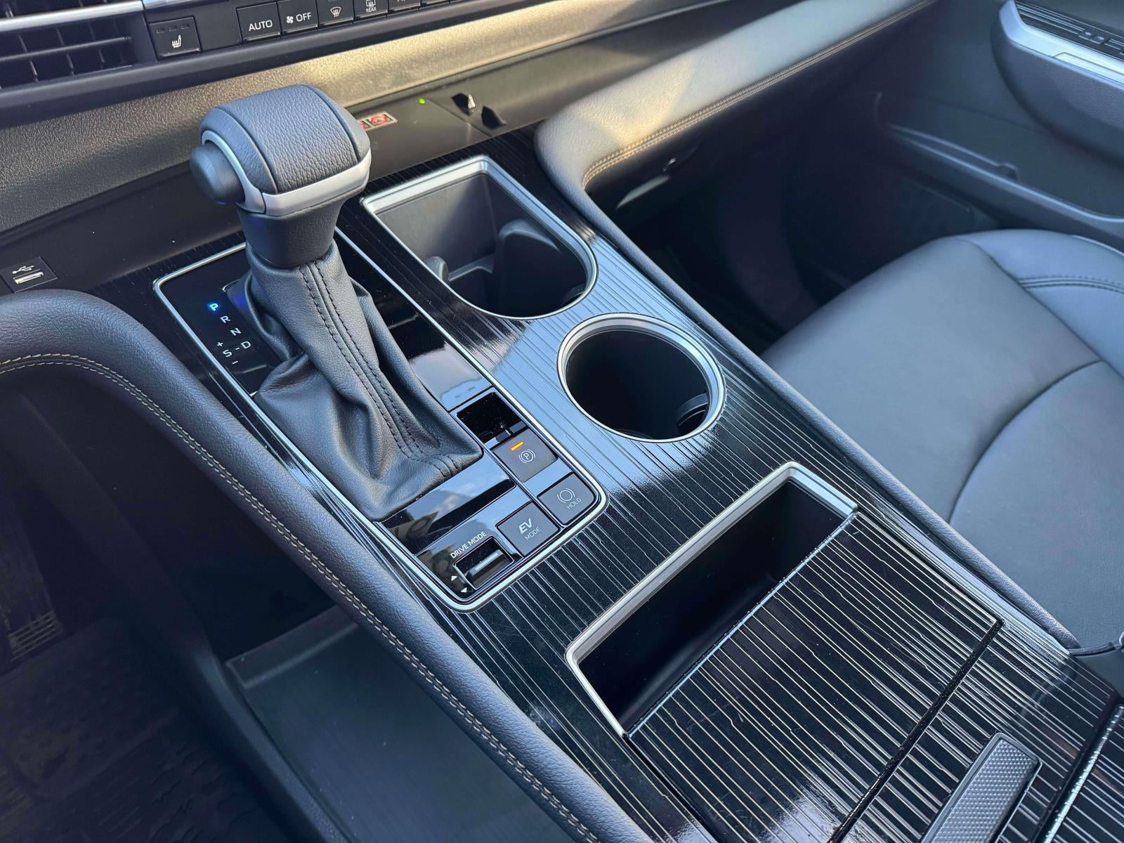 2025 Toyota Sienna Woodland Edition