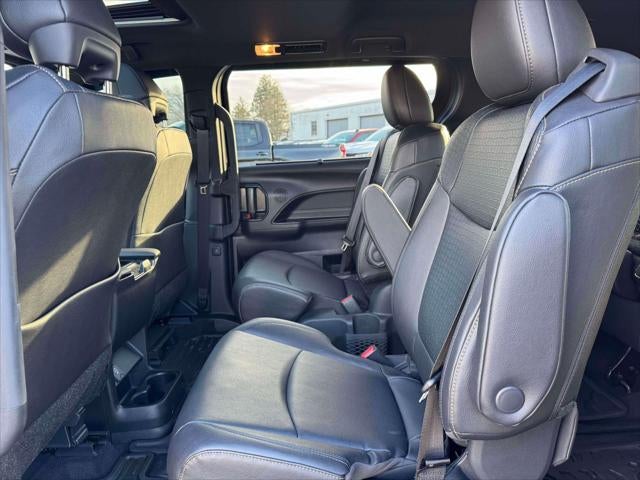 2025 Toyota Sienna Woodland Edition