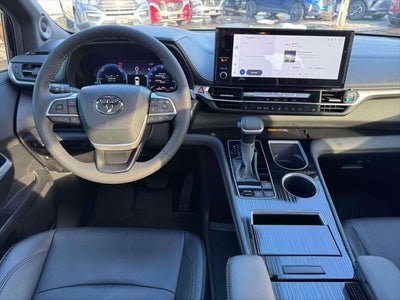 2025 Toyota Sienna Woodland Edition