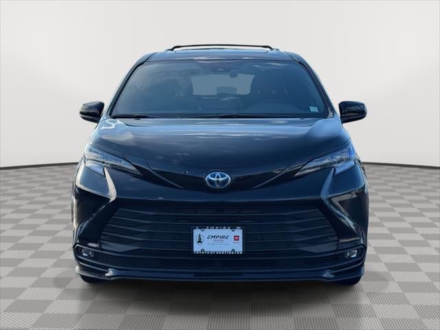 2025 Toyota Sienna Woodland Edition