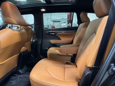 2025 Toyota Highlander Hybrid Platinum