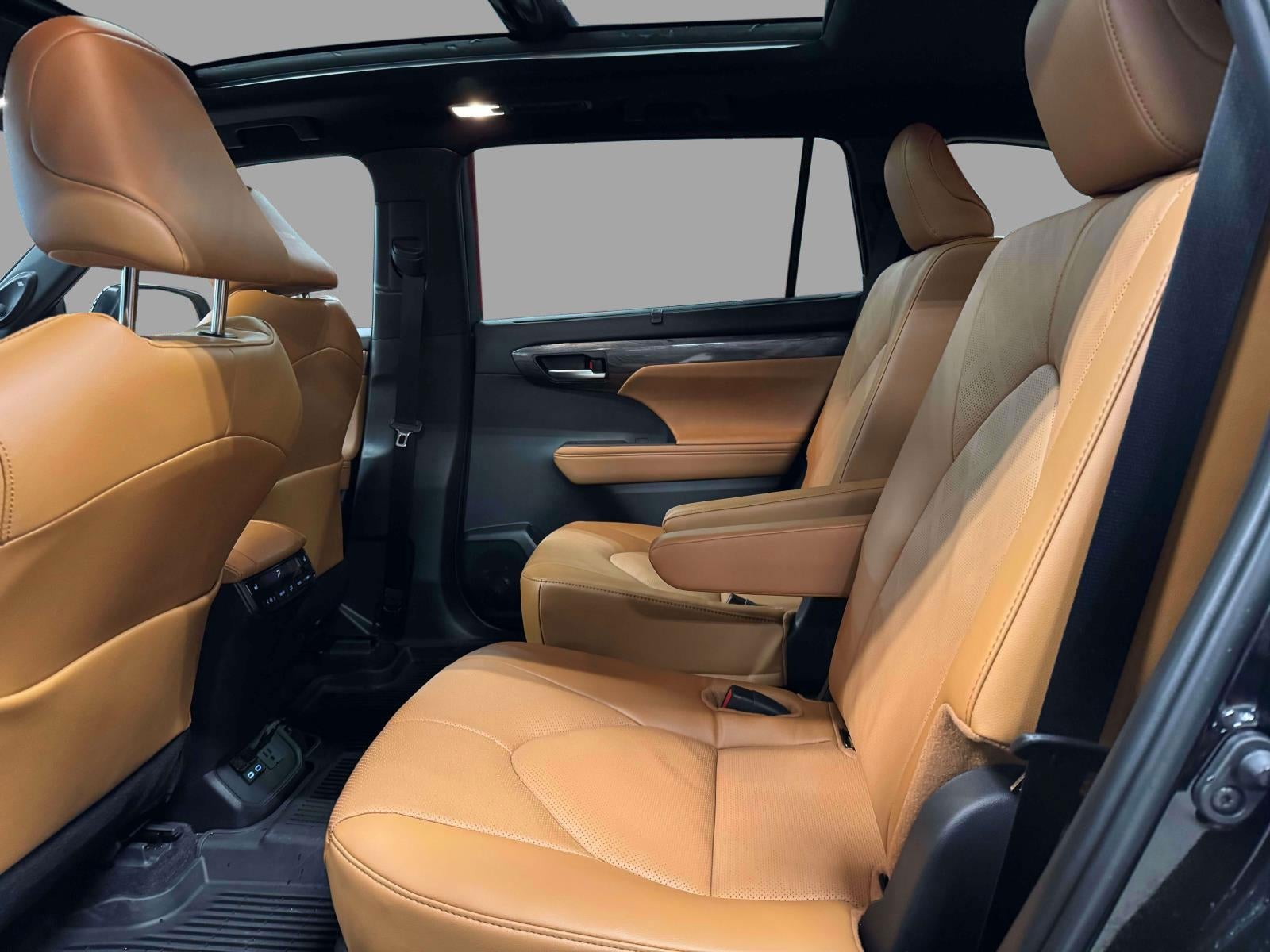 2025 Toyota Highlander Hybrid Platinum