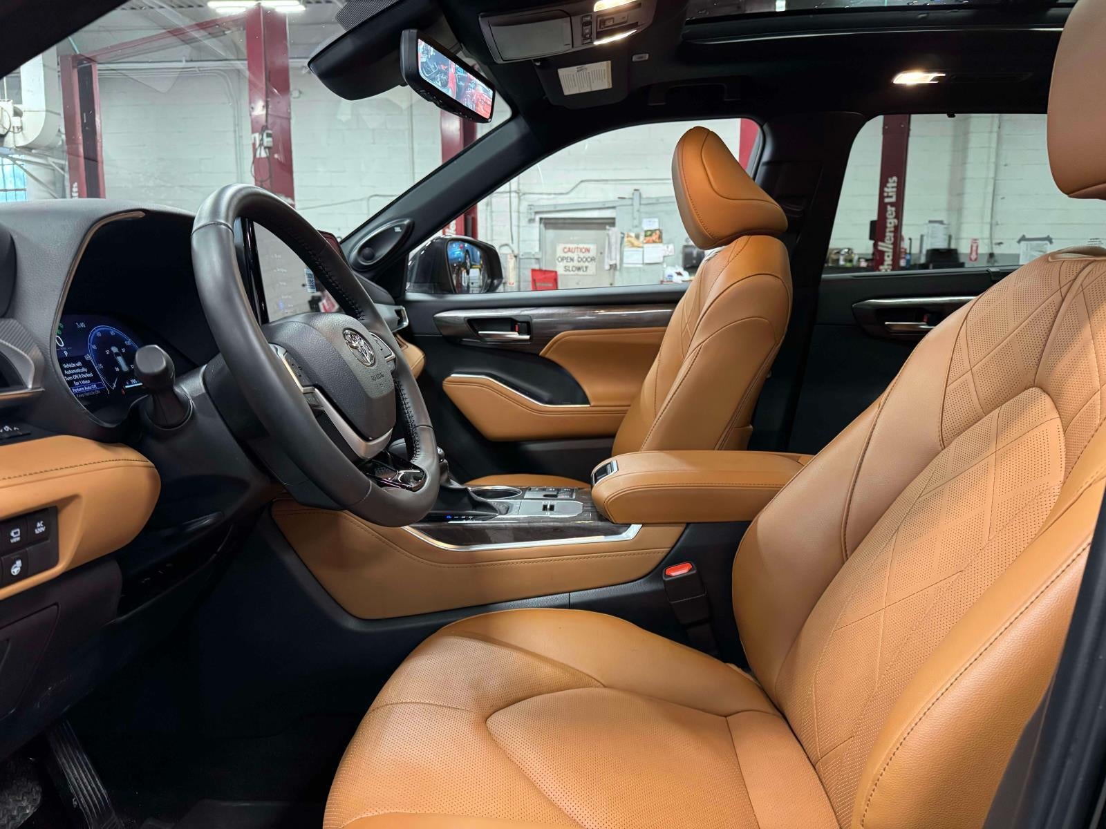 2025 Toyota Highlander Hybrid Platinum