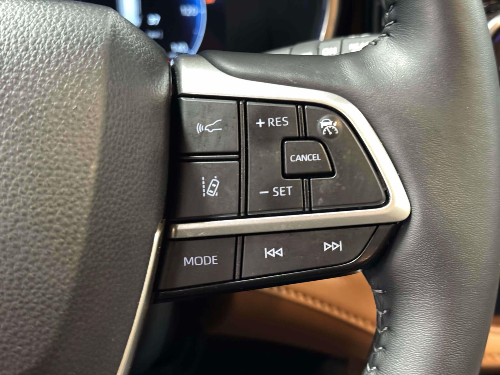 2025 Toyota Highlander Hybrid Platinum