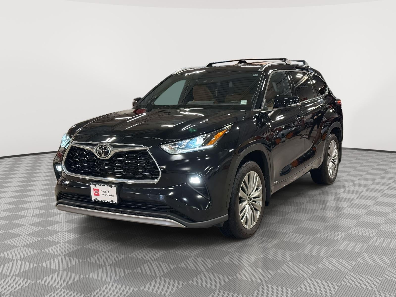 2025 Toyota Highlander Hybrid Platinum