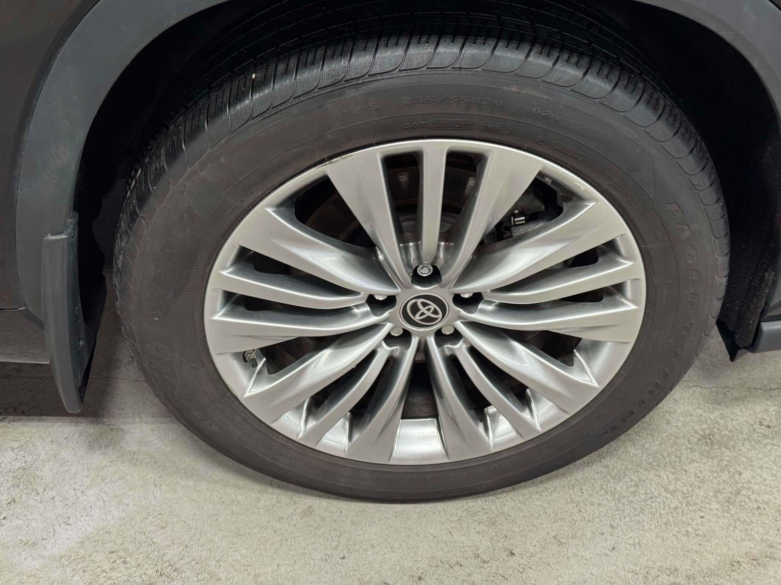 2025 Toyota Highlander Hybrid Platinum