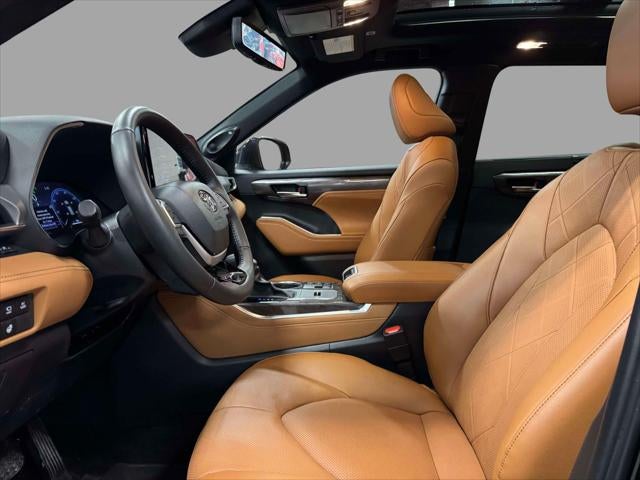 2025 Toyota Highlander Hybrid Platinum