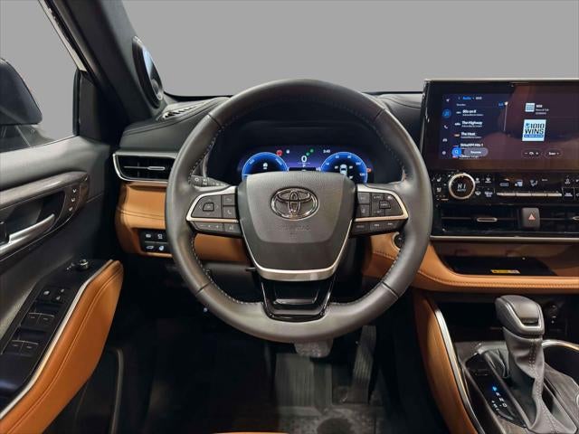 2025 Toyota Highlander Hybrid Platinum
