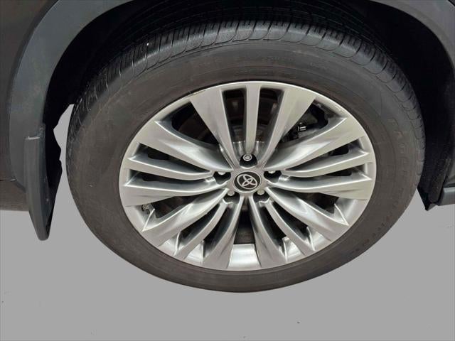 2025 Toyota Highlander Hybrid Platinum