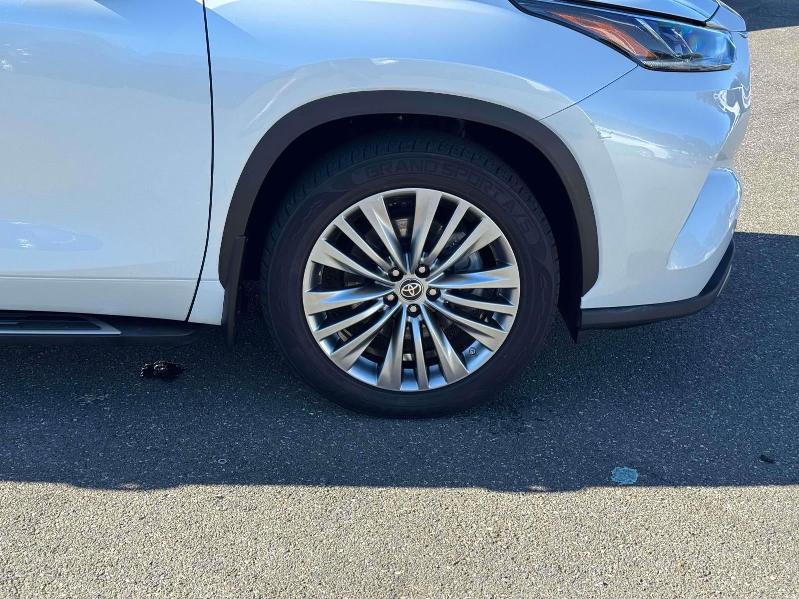 2023 Toyota Highlander Platinum