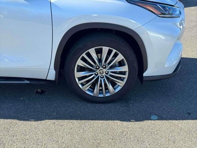 2023 Toyota Highlander Platinum