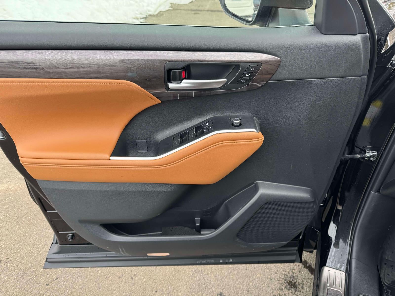 2025 Toyota Highlander Platinum