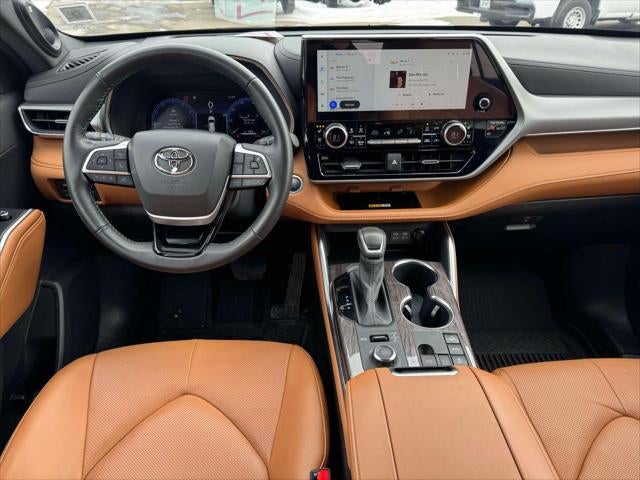 2025 Toyota Highlander Platinum